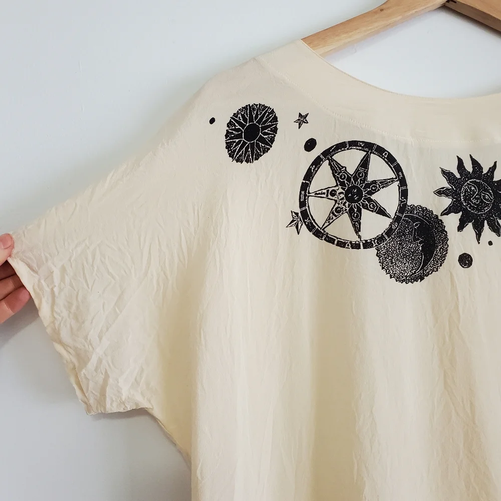 Vintage Laurel 38 By escada 1980 100% Silk Blouse Cream Celestial Sun Moon Stars - Picture 2 of 16